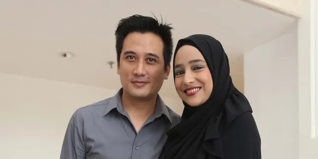 15 Tahun Nikah, Tengku Firmansyah dan Cindy Makin Religius 15 Tahun Nikah, Tengku Firmansyah dan Cindy Makin Religius