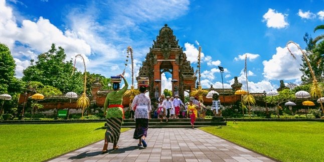 17 Wise Balinese Words and Their Meanings, Flirting and Struggle Against Reclamation