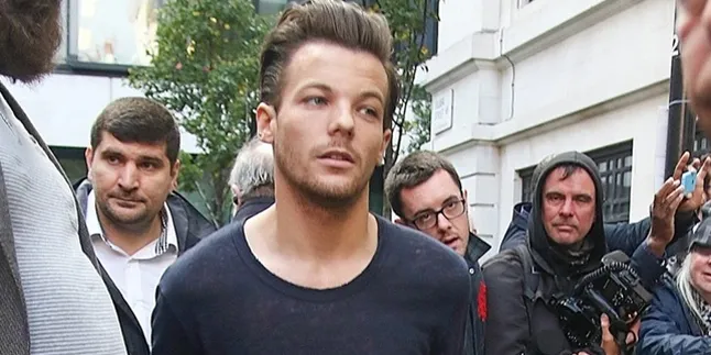 1D Vakum, Louis Tomlinson Resmi Jadi Ayah Dari Seorang Putra? 1D Vakum, Louis Tomlinson Resmi Jadi Ayah Dari Seorang Putra?