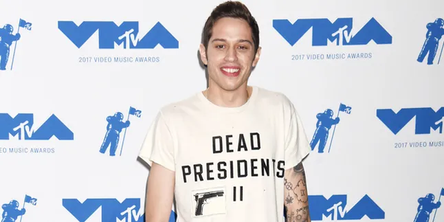 2 Bulan Putus Dari Ariana Grande, Pete Davidson Akhirnya Comeback di Instagram