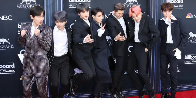 2 Kisah BTS yang Hormati Fans Muslim Berhijab Saat Fan Meet, Respect Banget! 2 Kisah BTS yang Hormati Fans Muslim Berhijab Saat Fan Meet, Respect Banget!
