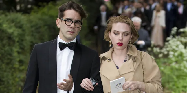 2 Tahun Menikah, Scarlett Johansson & Romain Dauriac Cerai 2 Tahun Menikah, Scarlett Johansson & Romain Dauriac Cerai