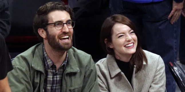 2 Tahun Pacaran, Emma Stone & Dave McCary Akhirnya Tunangan