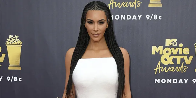 2 Tahun Pasca Perampokan, Kim Kardashian Akhirnya Kembali ke Paris 2 Tahun Pasca Perampokan, Kim Kardashian Akhirnya Kembali ke Paris