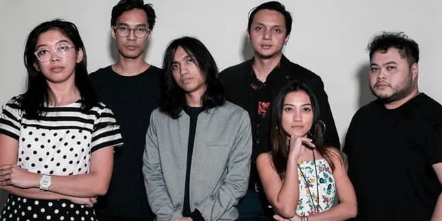 20 Potret Menawan Asteriska di Atas Panggung, Mungil Memesona di Barasuara 20 Potret Menawan Asteriska di Atas Panggung, Mungil Memesona di Barasuara