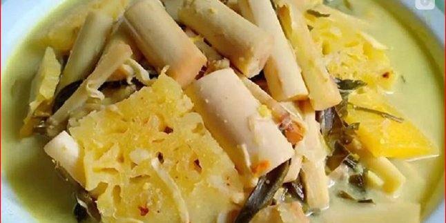 25 Unique and Delicious Dayak Dishes, from Coconut Cake to Spicy Bamboo Shoot Vegetable