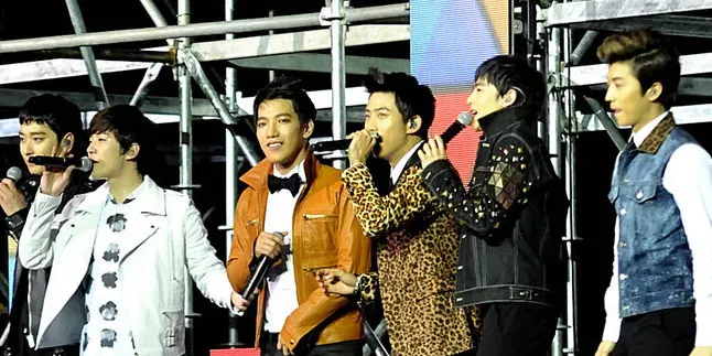 2PM Berikan 'Fan Service' Terbaik di Music Bank Jakarta