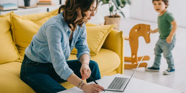 3 Godaan Remote Working yang Bisa Bikin Kerja #DiRumahAja Kerap Ngaret