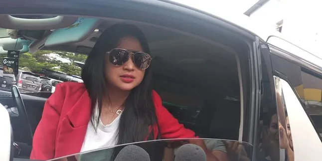 3 Hari Ditinggal Sang Ayah, Dewi Perssik Ungkap Kerinduan Sambil Unggah Video Ini