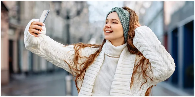 3 Rekomendasi Outer Putih sebagai Pelengkap OOTD, Cocok untuk Hangout hingga Menghadiri Pesta