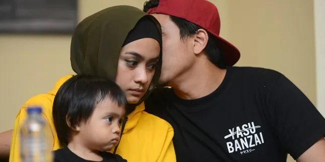 3 Tahun Menikah, Ayudia Bing Slamet Ungkap Ditto Percussion Masih Cemburuan! 3 Tahun Menikah, Ayudia Bing Slamet Ungkap Ditto Percussion Masih Cemburuan!