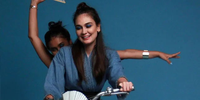 3 Tahun Pacaran, Luna Maya Posting Momen Mesranya Bareng Reino 3 Tahun Pacaran, Luna Maya Posting Momen Mesranya Bareng Reino