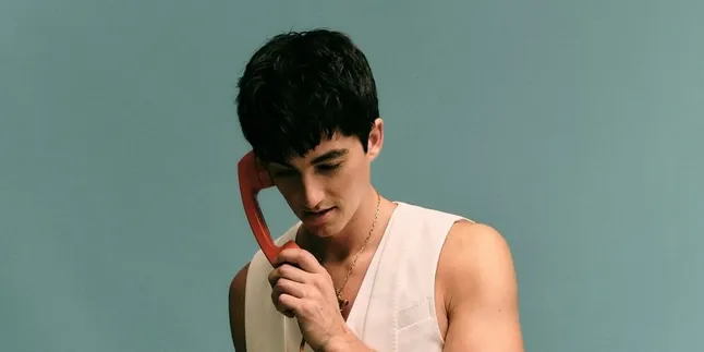 "I Miss You", Single Terbaru elijah woods Sebelum Rilis Album Can We Talk?