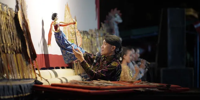 350 Status Kata Kata Bijak Bahasa Jawa Penuh Makna