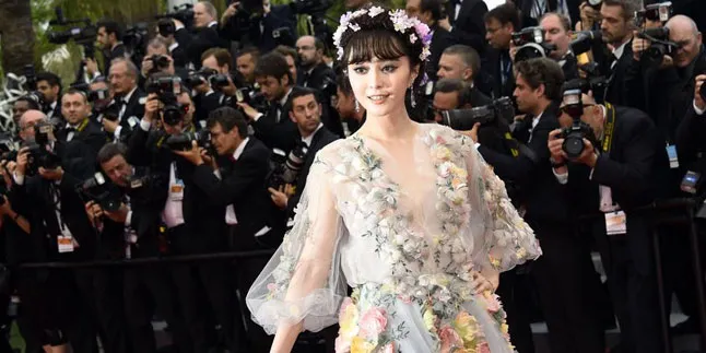 4 Hari di 'Cannes', Fan Bingbing Pamer Dress Mewah Luar Biasa
