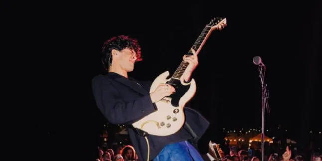 5 Agustus 2022, Stephen Sanchez Merilis Single MOUNTAIN PEAKS