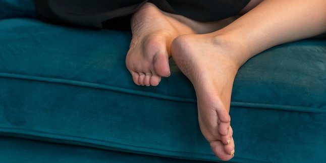 5 Meanings of Twitching in the Left Sole According to Javanese Primbon, Good or Bad Sign?