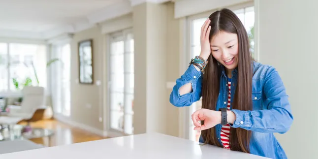 5 Cara Menyiasati Kawan yang Hobi Ngaret Saat ke Bioskop