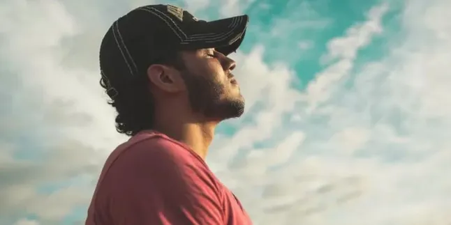 5 Ciri Menarik yang Menunjukkan Anda Memiliki Sikap Tenang yang Menginspirasi dalam Hidup