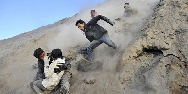 '5 CM' Rilis Trailer Resmi Bikin 'Merinding'