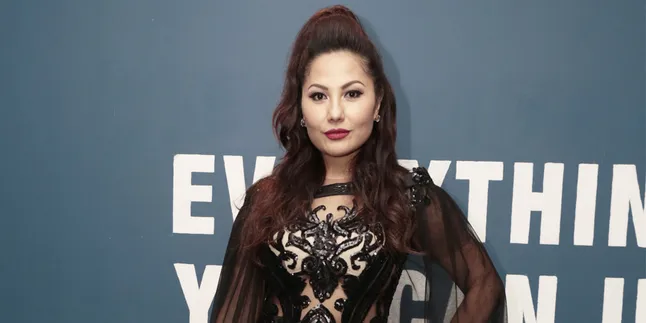 5 Fakta Menarik Sosok Emma Waroka, Menikah Dengan Pria Lebih Muda 17 Tahun