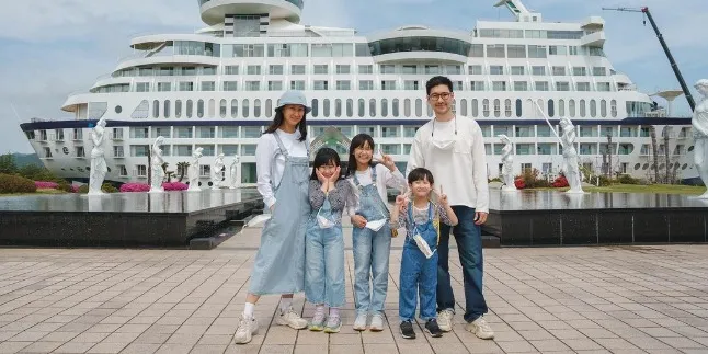 5 Gaya Fashion Bertema Keluarga yang Cocok Buat Ditiru Ala Kimbab Family, Youtuber Indonesia-Korea yang Lagi Hits!