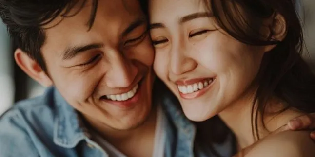 5 Isyarat Cinta yang Tanda Bahwa Pasanganmu Juga Merasakan Hal yang Sama! 5 Isyarat Cinta yang Tanda Bahwa Pasanganmu Juga Merasakan Hal yang Sama!