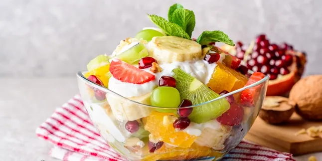 5 Resep Dan Cara Membuat Salad Buah Dressing Bumbu Kacang Sampai Kuah Pindang!