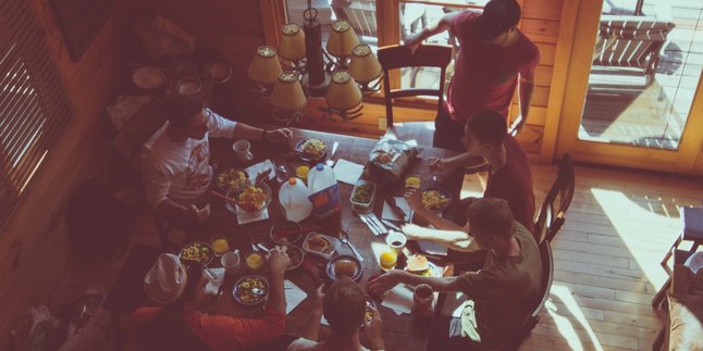 6 Arti Mimpi Makan di Rumah Bos Menurut Primbon, Tidak Melulu tentang Karier dan Pekerjaan
