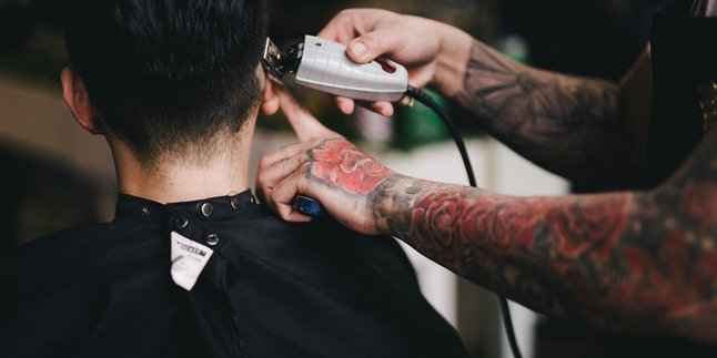 6 Meanings of Dreaming of Someone Else Cutting Your Hair, Has a Deep Meaning about Life