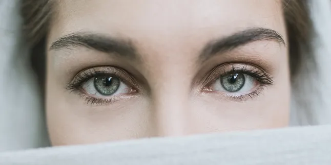 6 Arti Primbon Jawa Kedutan Mata Kanan dan Kiri, Didominasi Pertanda Baik