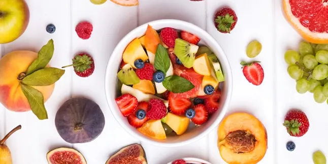 6 Cara Membuat Salad Buah Sederhana Untuk Diet, Bikin Segar Dan Menyehatkan Pula!