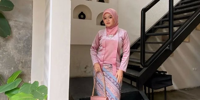 6 Inspirations for Elegant and Graceful Hijab Kutu Baru Kebaya OOTD