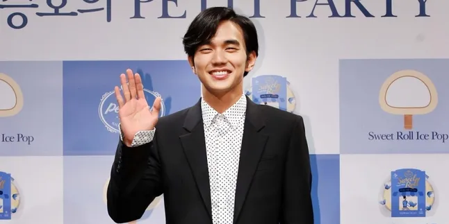 6 Jam Kehujanan, Payung Yoo Seung Ho Bolong Saat Syuting Drama 6 Jam Kehujanan, Payung Yoo Seung Ho Bolong Saat Syuting Drama
