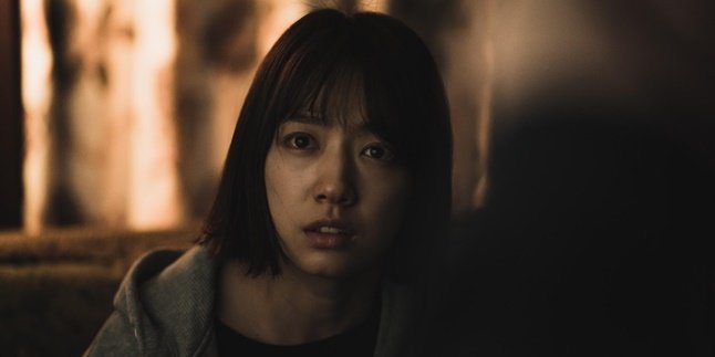 6 Stunning Characters of Park Shin Hye in Netflix Series: Zombie Fighter - Confronting Serial Killer