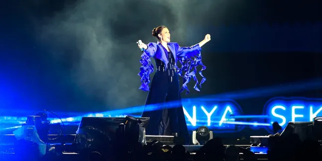 6 Momen Menarik Konser Raisa di GBK, Menangis Dapat Kejutan dari Anak Hingga Bocorkan Project Terbaru Bareng Nicholas Saputra