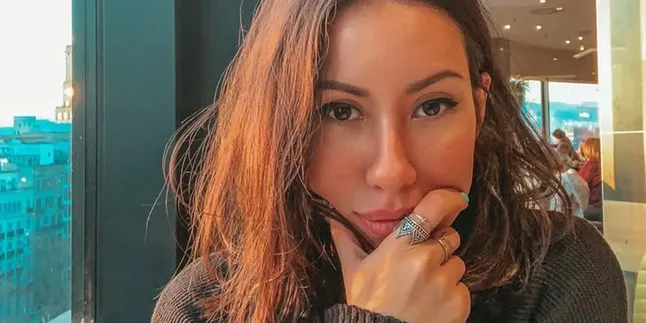 6 Beautiful Portraits of DJ Patricia Schuldtz, Future Daughter-in-Law of Tommy Soeharto