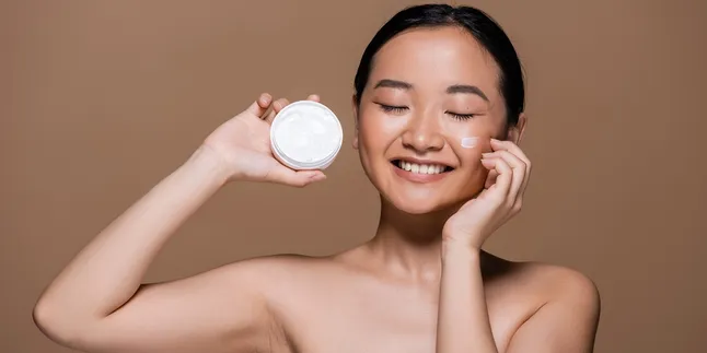 6 Skincare Rutin Malam Biar Kulit Lebih Sehat dan Glowing, Saatnya Berburu di Momen Harbolnas!
