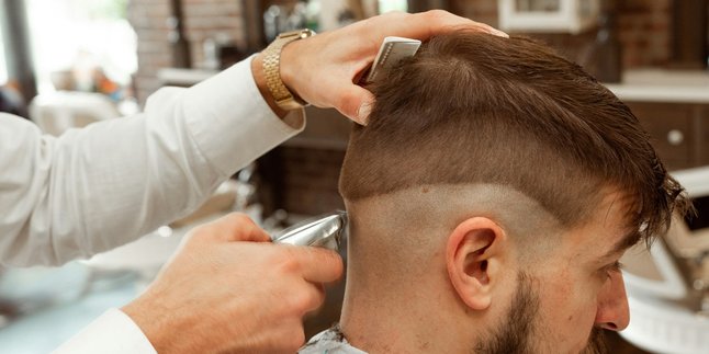 7 Meanings of Dreaming of Cutting Hair But Not Finished, Can Be a Good or Bad Sign