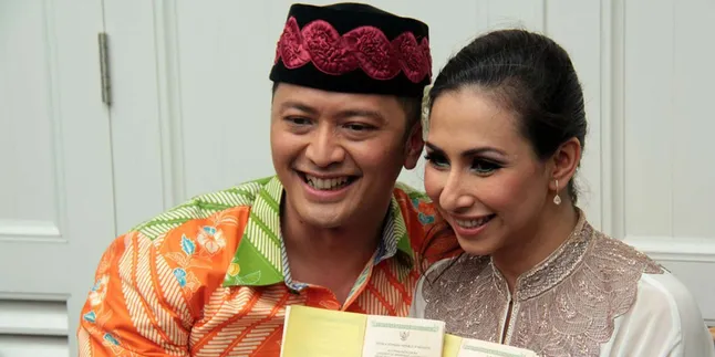 7 Bulanan, Deswita dan Ferry Maryadi Gelar Ritual Tingkeban