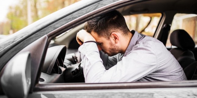 7 Most Effective Ways to Overcome Sleepiness While Driving