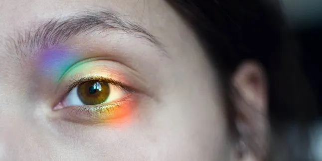 7 Cara Mengobati Mata Bengkak Karena HP dengan Bahan Alami dan Sederhana