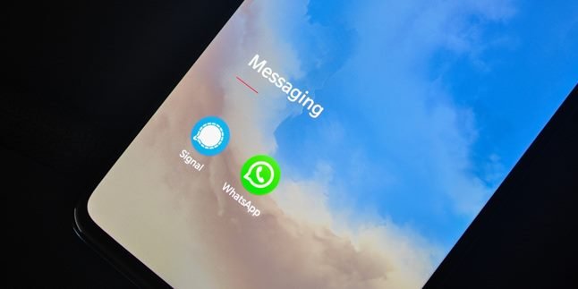 7 Ways to Hack WhatsApp, With or Without Additional Applications