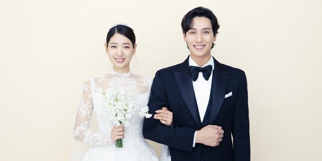 7 Photos of Park Shin Hye and Choi Tae Joon's Wedding, Slim Pregnant Woman Wearing a Wedding Dress - Baby Bump Starting to Show