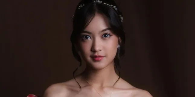 7 Potret Cantik Greesel JKT48 yang Lulus SMA, Ternyata Jadi Salah Satu Siswa Terbaik
