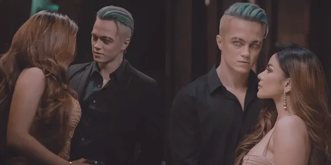 7 Potret Dinar Candy Bareng DJ Son Leo, Tampil Beda dan Manglingi - Netizen: Gue Pikir Itu Lakiknya Bikinan AI, Taunya Asli 7 Potret Dinar Candy Bareng DJ Son Leo, Tampil Beda dan Manglingi - Netizen: Gue Pikir Itu Lakiknya Bikinan AI, Taunya Asli