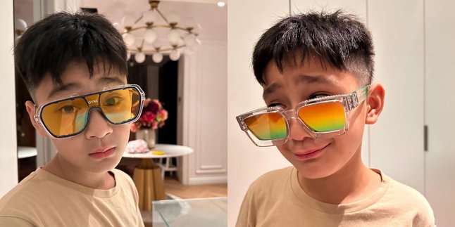 7 Pictures of Rafathar Wearing Raffi Ahmad's Glasses, Very Expressive - Has a Cool Boy Aura