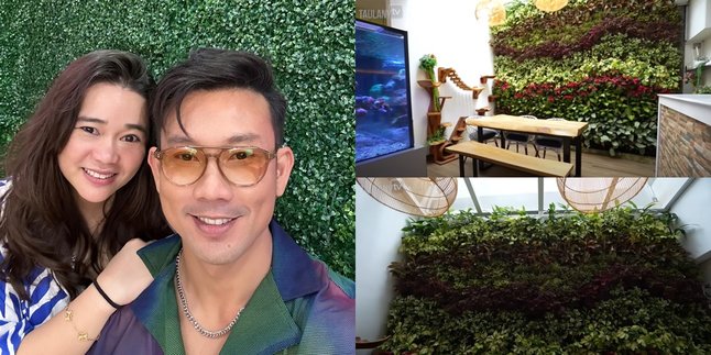 7 Portraits of Denny Sumargo's Podcast Room Equipped with Real Plant Walls, Minimalist but a Trending Content Production Location