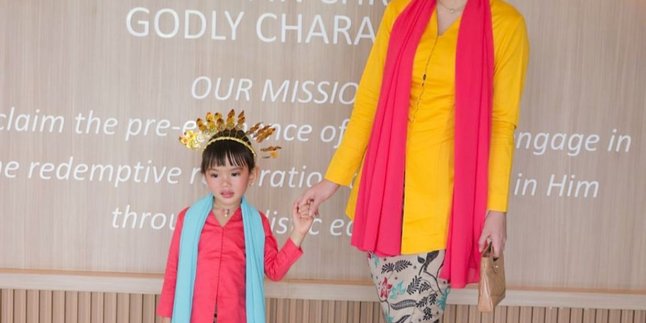 7 Photos of Shandy Aulia and Her Daughter Claire Looking Charming as None Jakarta at the School Event