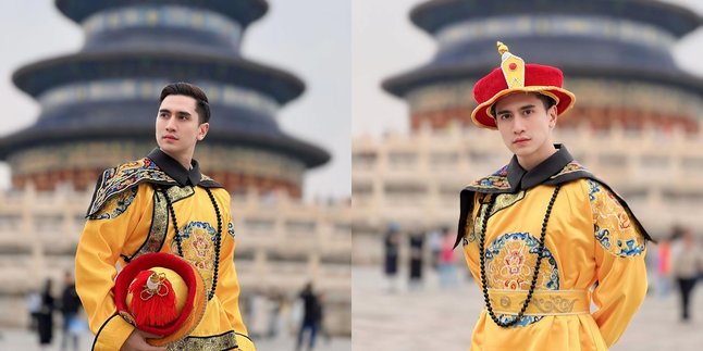 7 Portraits of Verrell Bramasta Cosplaying as Chinese Emperor, Even Local Residents Want to Take Photos Together